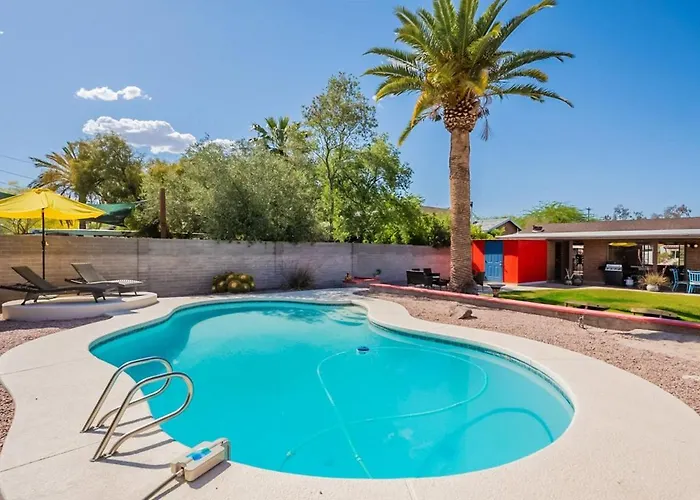 Convento Vista - Pool Oasis 3br 3ba Near Ua Holiday home